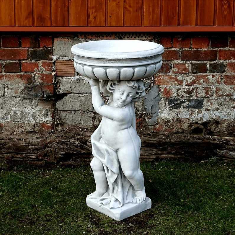 Chłopiec z Donicą nad Głową Lewy