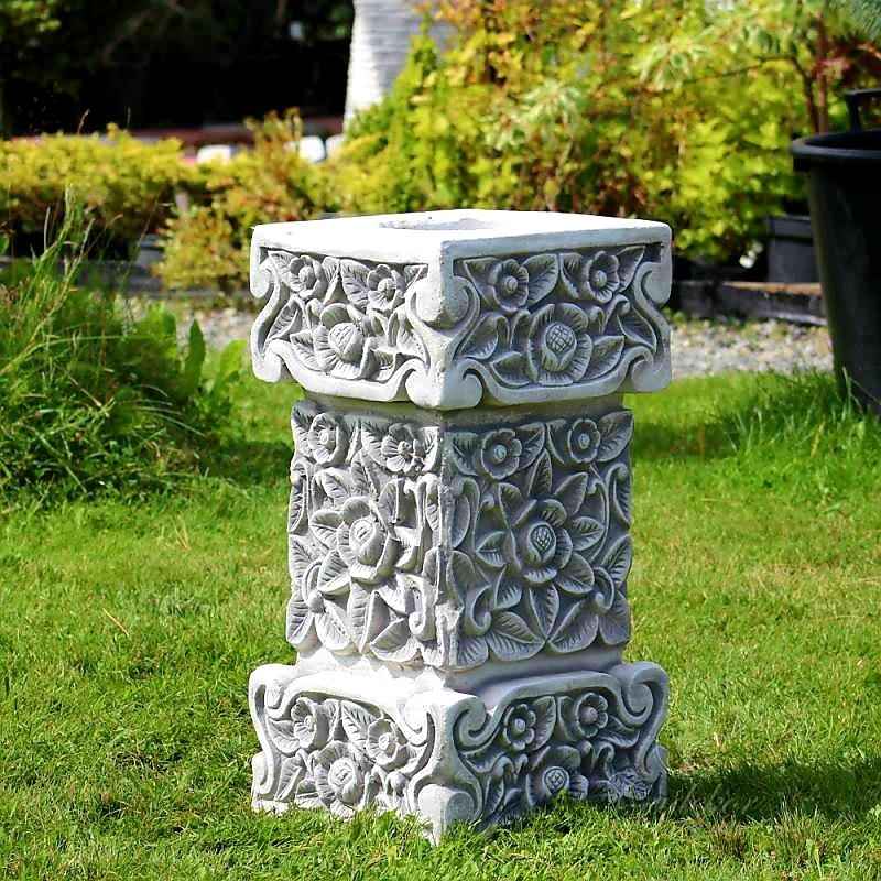 Demoniczny postument