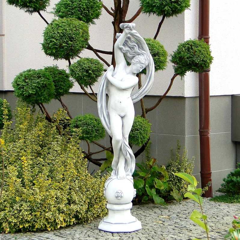 Figura przepływowa Kobieta na kuli