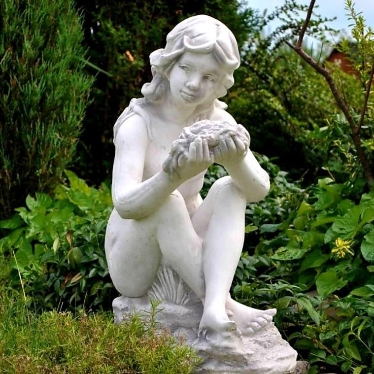 Figura Kobieta Siedząca w Wodzie