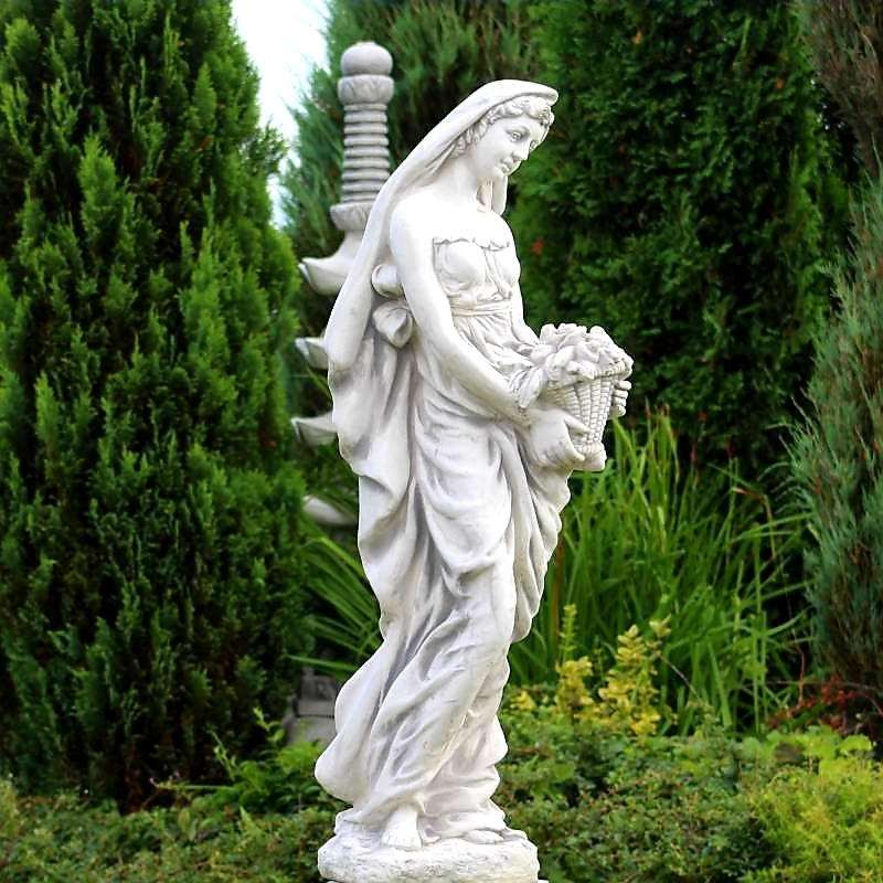 Figura Kobieta z Koszem Owoców