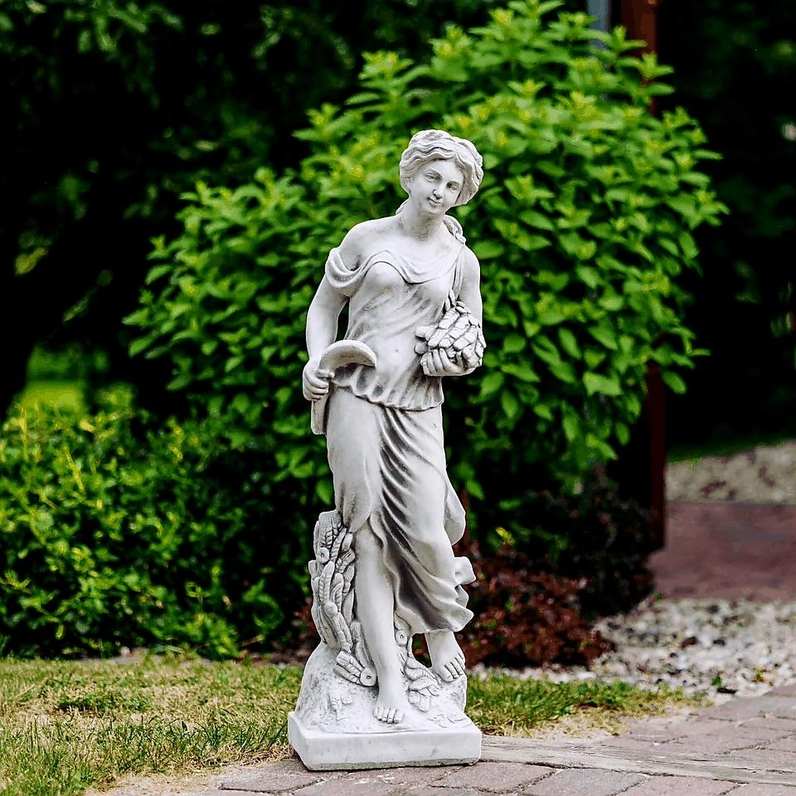 Figura Piękna Żniwiarka