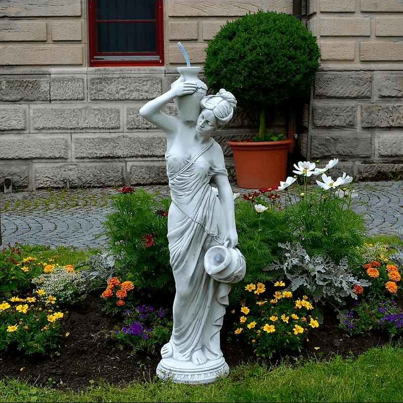 Figura przelewowa Kobieta z Dwoma Dzbanami