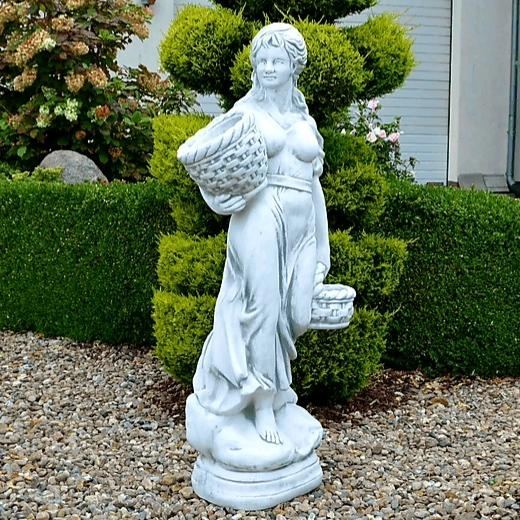 Kobieta z dwoma koszami - średnia