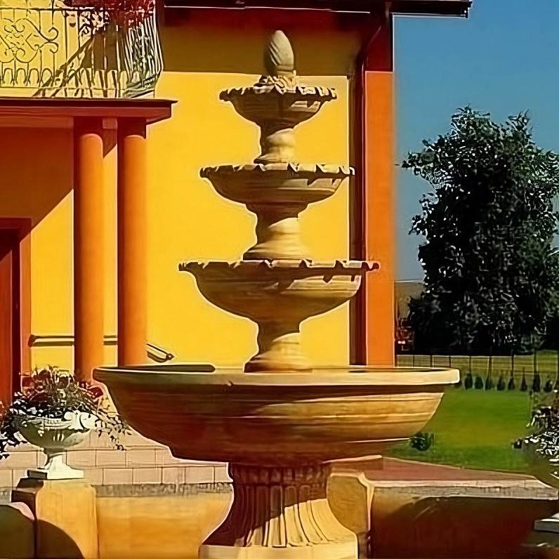 Fontanna Almeria z szyszką