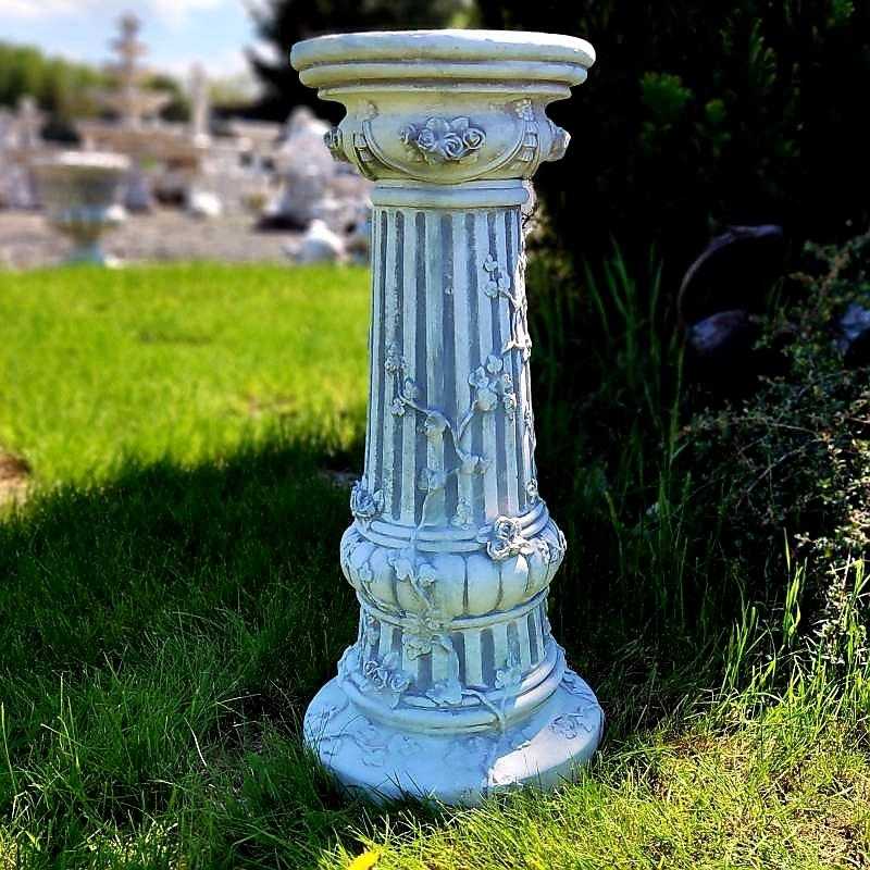 Kolumna wysoka z gałązkami