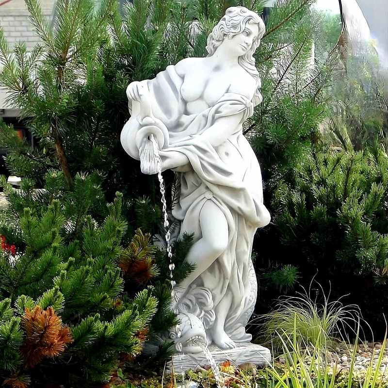 Figura przelewowa Złotowłosa z dzbanem i rybą