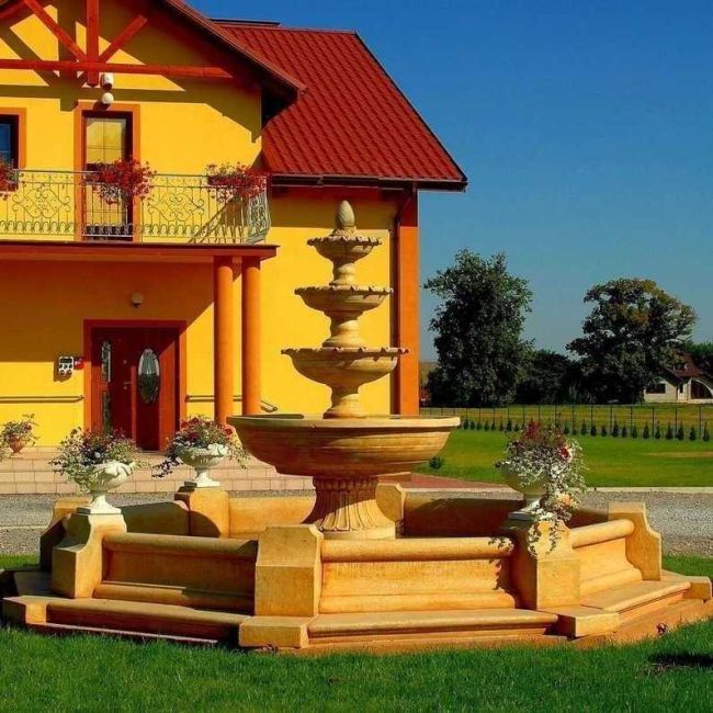 Duże Fontanny do Ogrodu w kolorach piaskowca - 10 unikalnych pomysłów